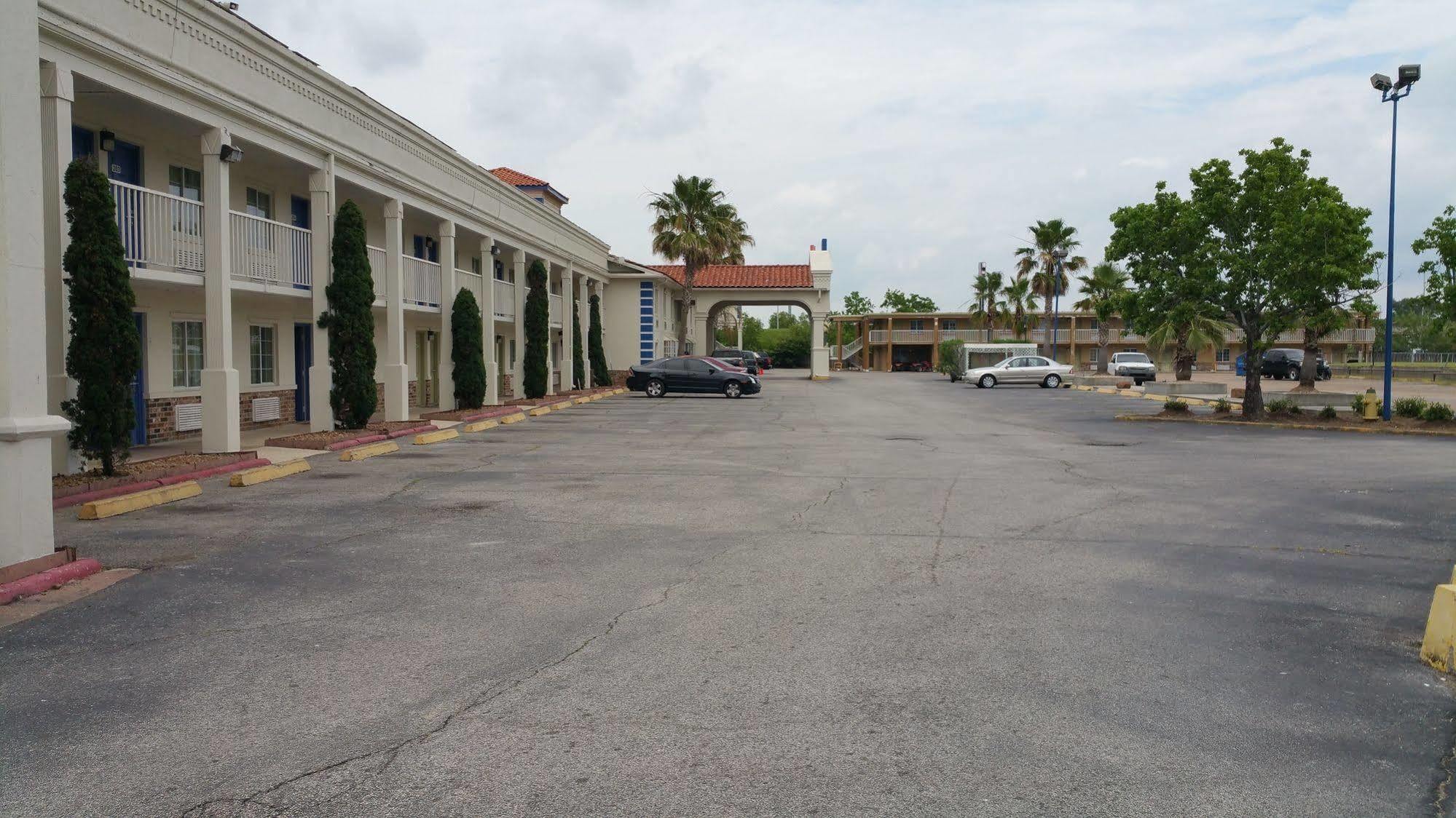 Oyo Hotel Lafayette La I-10 & University ภายนอก รูปภาพ